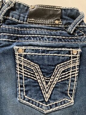 VIGOSS JEANS Size 3/4, Length 31, Chelsea Slim Bootcut, Low Rise, Distressed wi